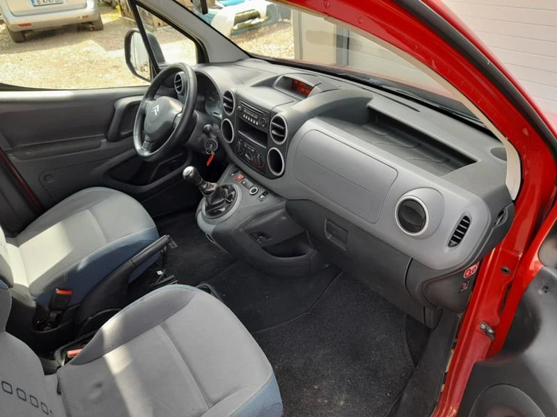 Citroen Berlingo 1.6hdi 75к.с., снимка 8 - Автомобили и джипове - 47180984