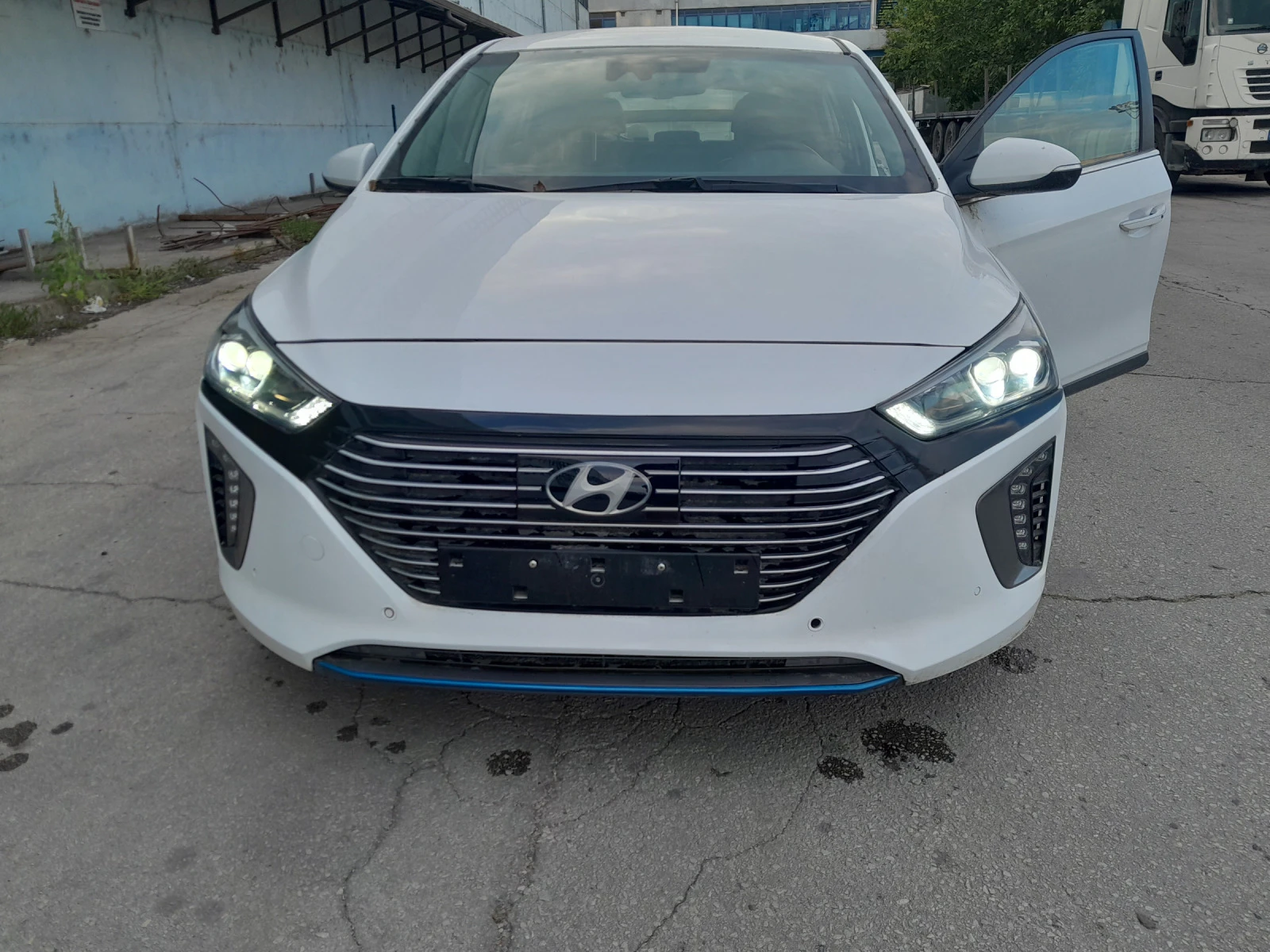 Hyundai Ioniq Premium  - изображение 5