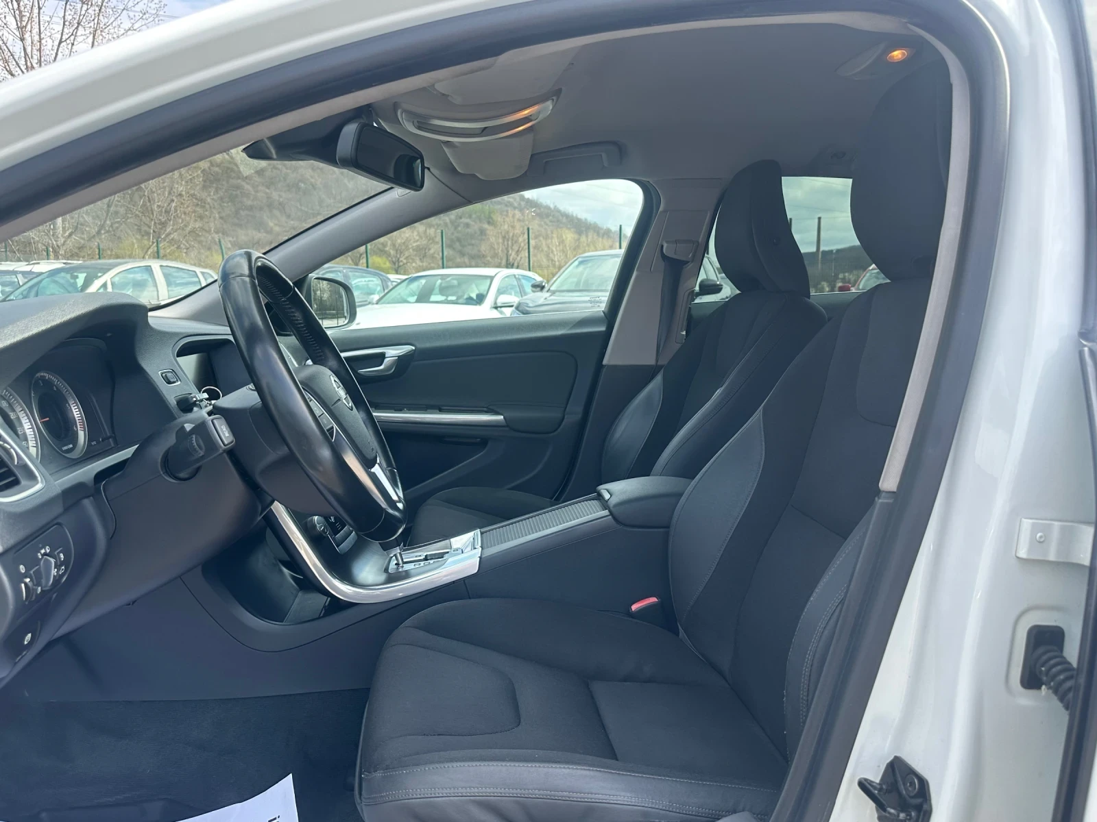 Volvo V60 2.0D-159000км-163к.с-АВТОМАТ-SUMMUM-XENON-ПОДГРЕВ, снимка 10 - Автомобили и джипове - 54061948