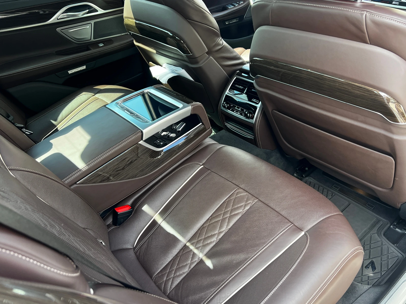 BMW 740 d xDrive, снимка 11 - Автомобили и джипове - 54440649
