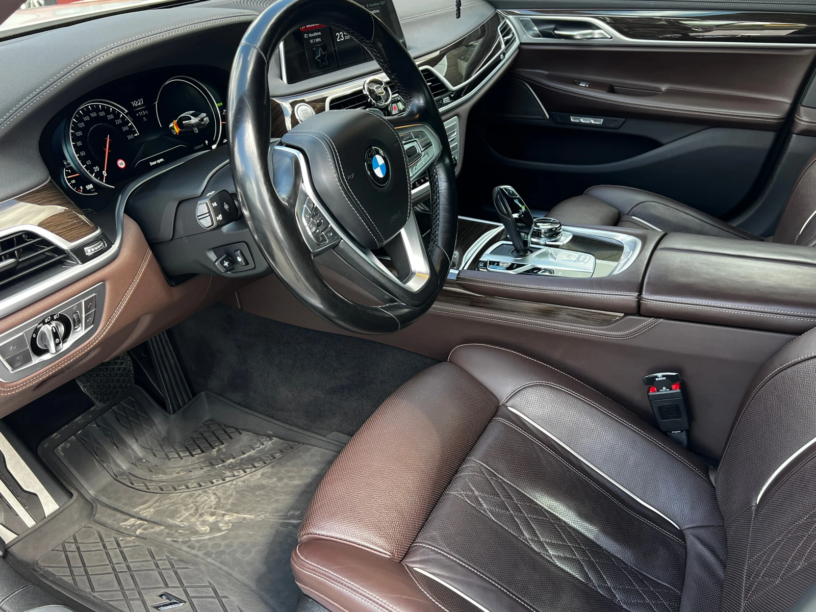 BMW 740 d xDrive, снимка 8 - Автомобили и джипове - 54440649