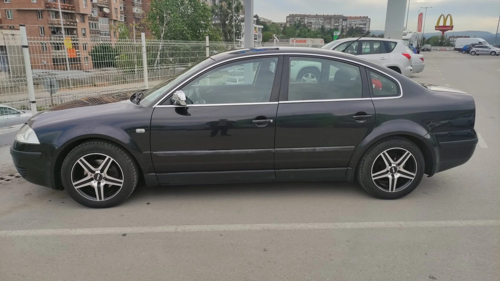 VW Passat 1.8T Автоматик, снимка 11 - Автомобили и джипове - 54731681