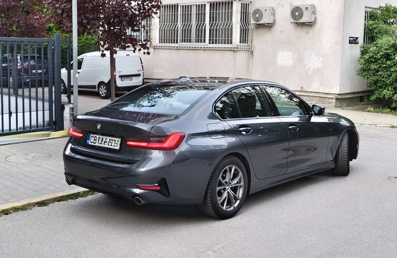 BMW 318 d в Гаранция, снимка 4 - Автомобили и джипове - 55133325
