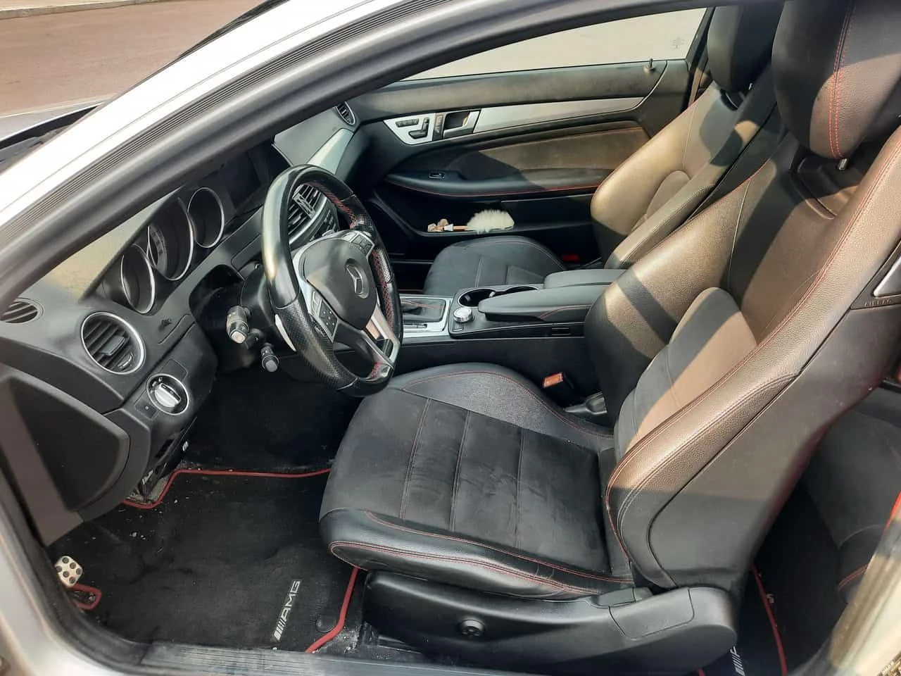 Mercedes-Benz C 350 2dr Cpe 4MATIC | CARFAX | АВТОКРЕДИТ , снимка 7 - Автомобили и джипове - 55396764