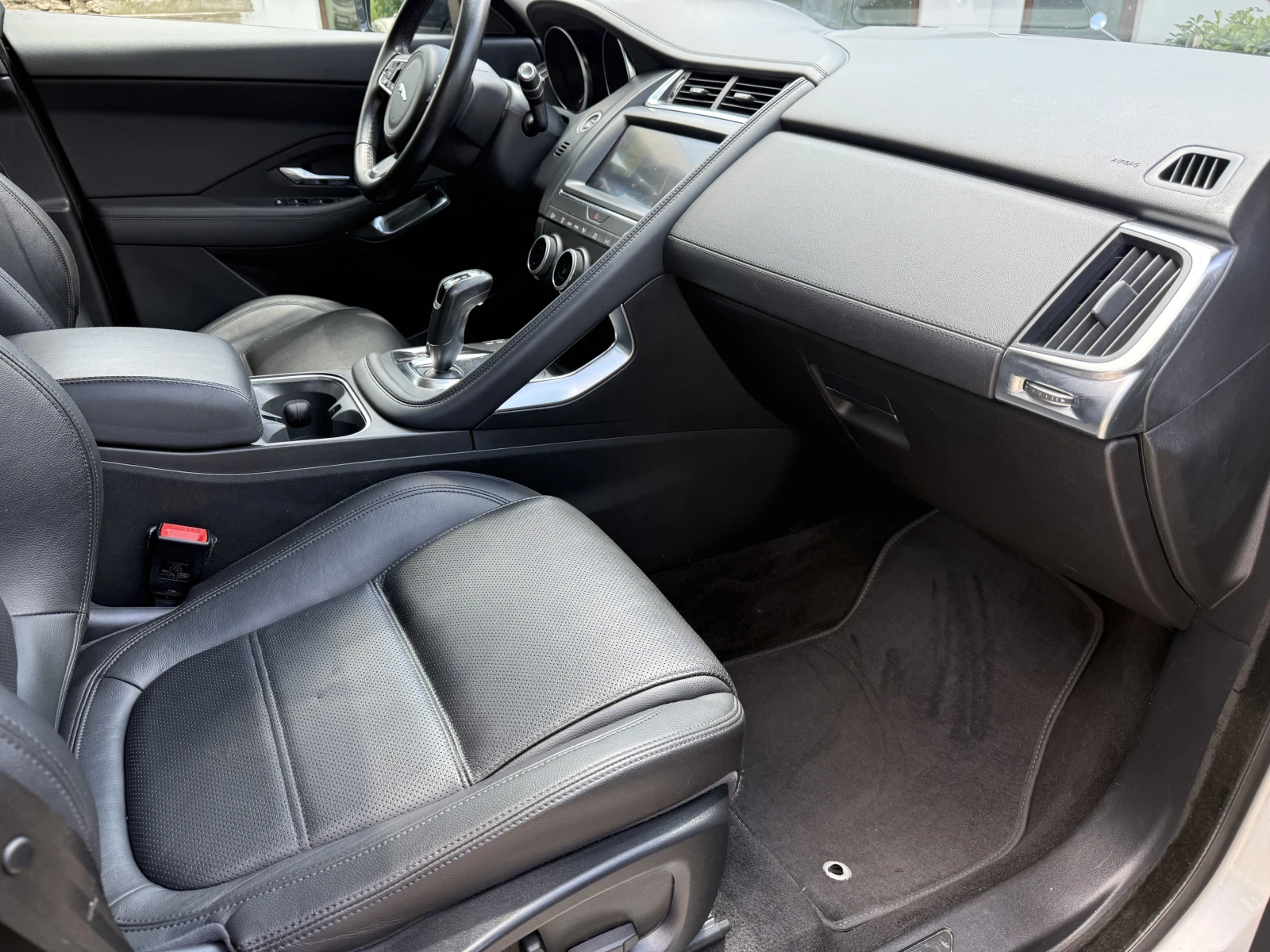 Jaguar E-pace 2.0d AWD, снимка 9 - Автомобили и джипове - 55471881