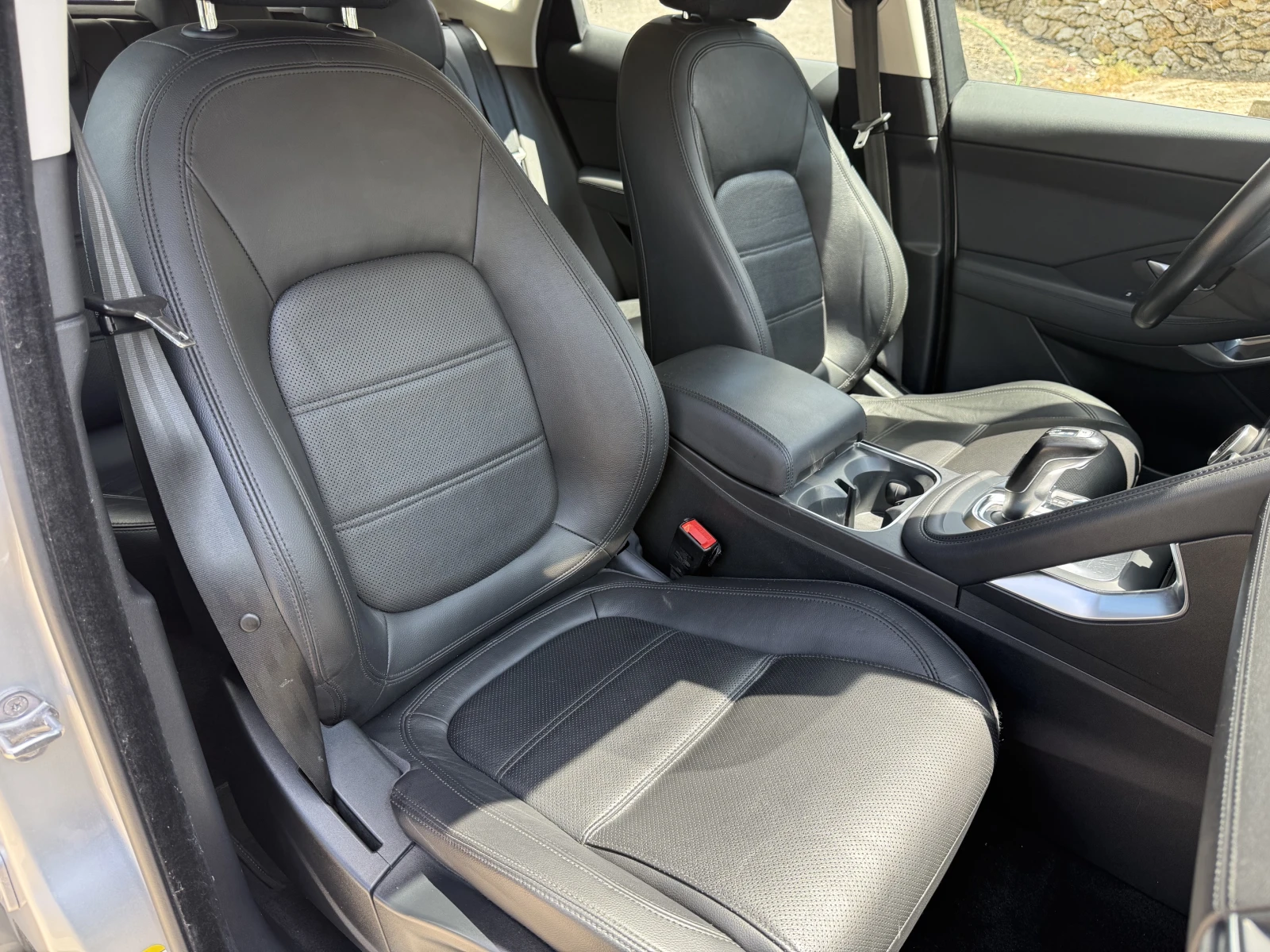 Jaguar E-pace 2.0d AWD, снимка 11 - Автомобили и джипове - 55471881