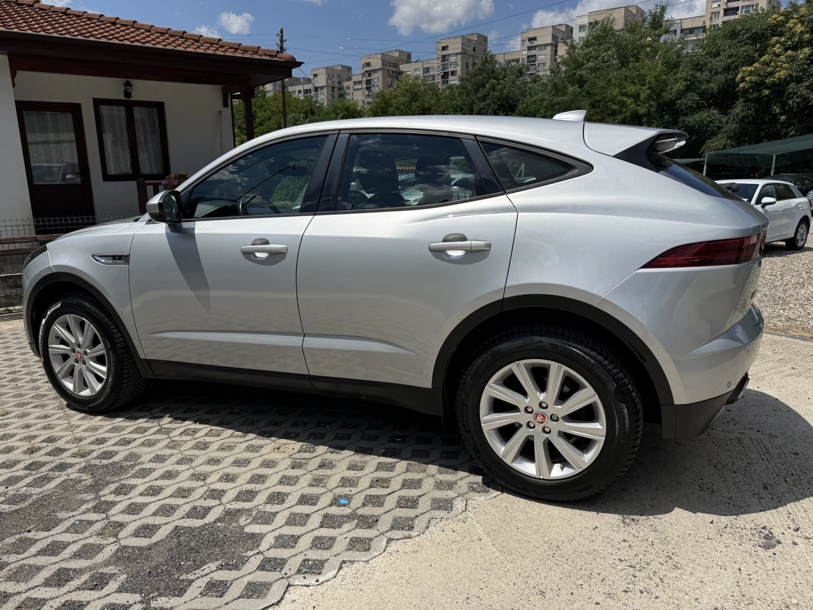 Jaguar E-pace 2.0d AWD, снимка 7 - Автомобили и джипове - 55471881