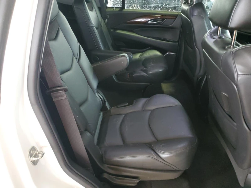 Cadillac Escalade LUXURY AWD/* АВТОКРЕДИТ, снимка 11 - Автомобили и джипове - 52523188