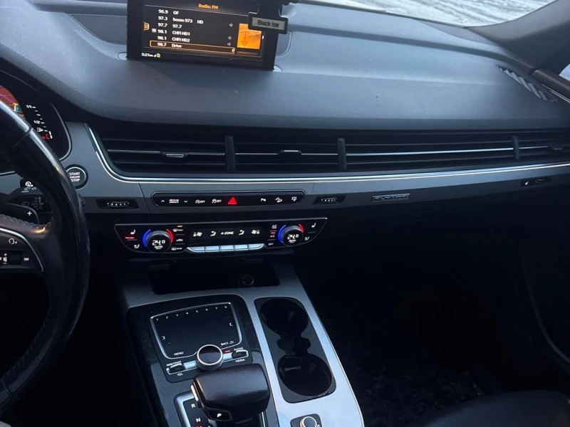 Audi Q7 * 3.0T Progressiv * CARFAX * ЦЕНА ДО БГ, снимка 11 - Автомобили и джипове - 53305020