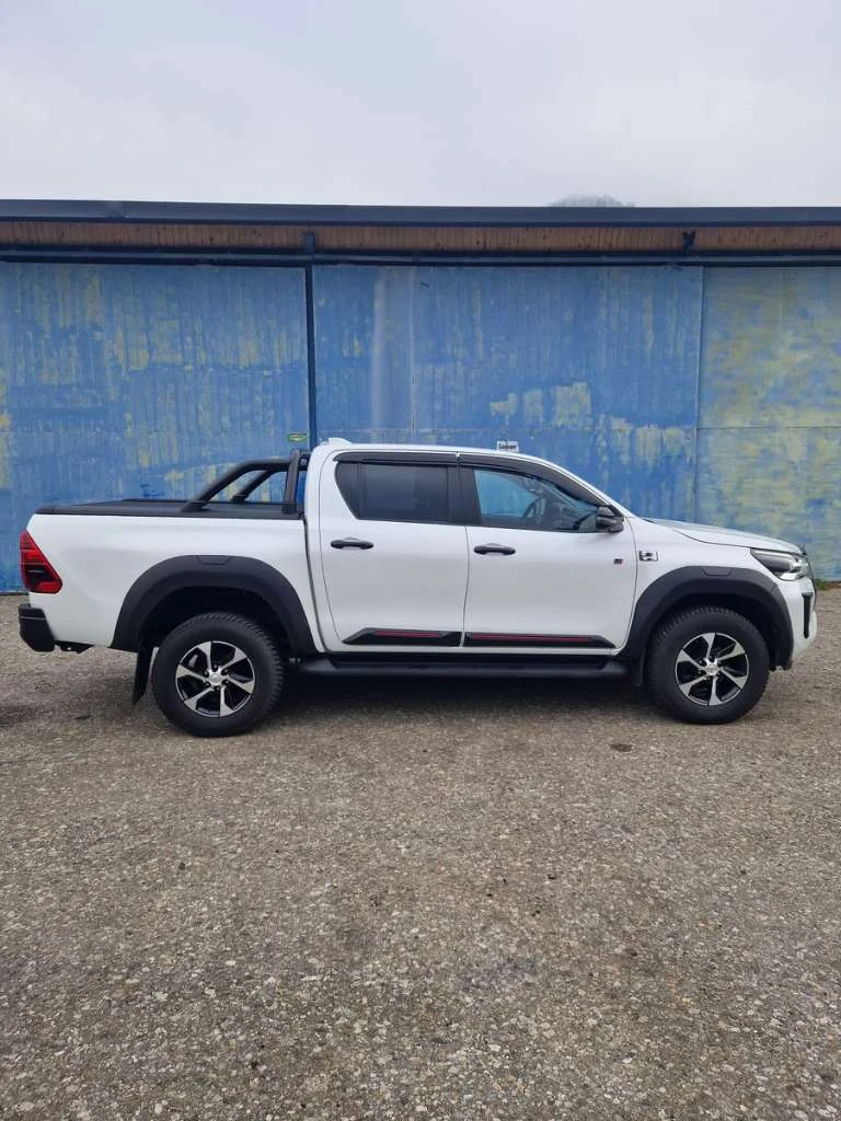 Toyota Hilux GR Sport, снимка 3 - Автомобили и джипове - 48531267