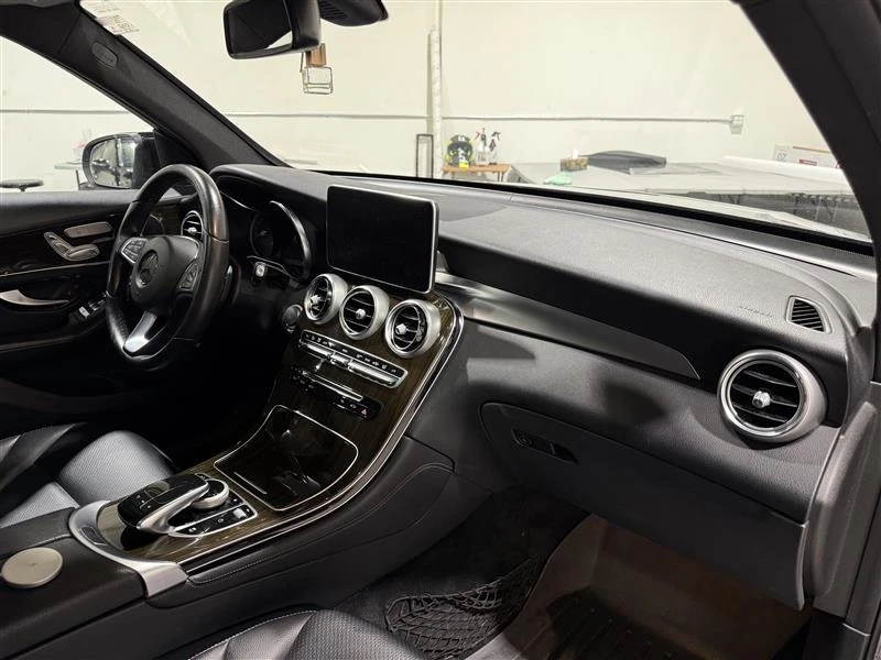 Mercedes-Benz GLC * 300 * CARFAX * ФИНАНСИРАНЕ - изображение 10