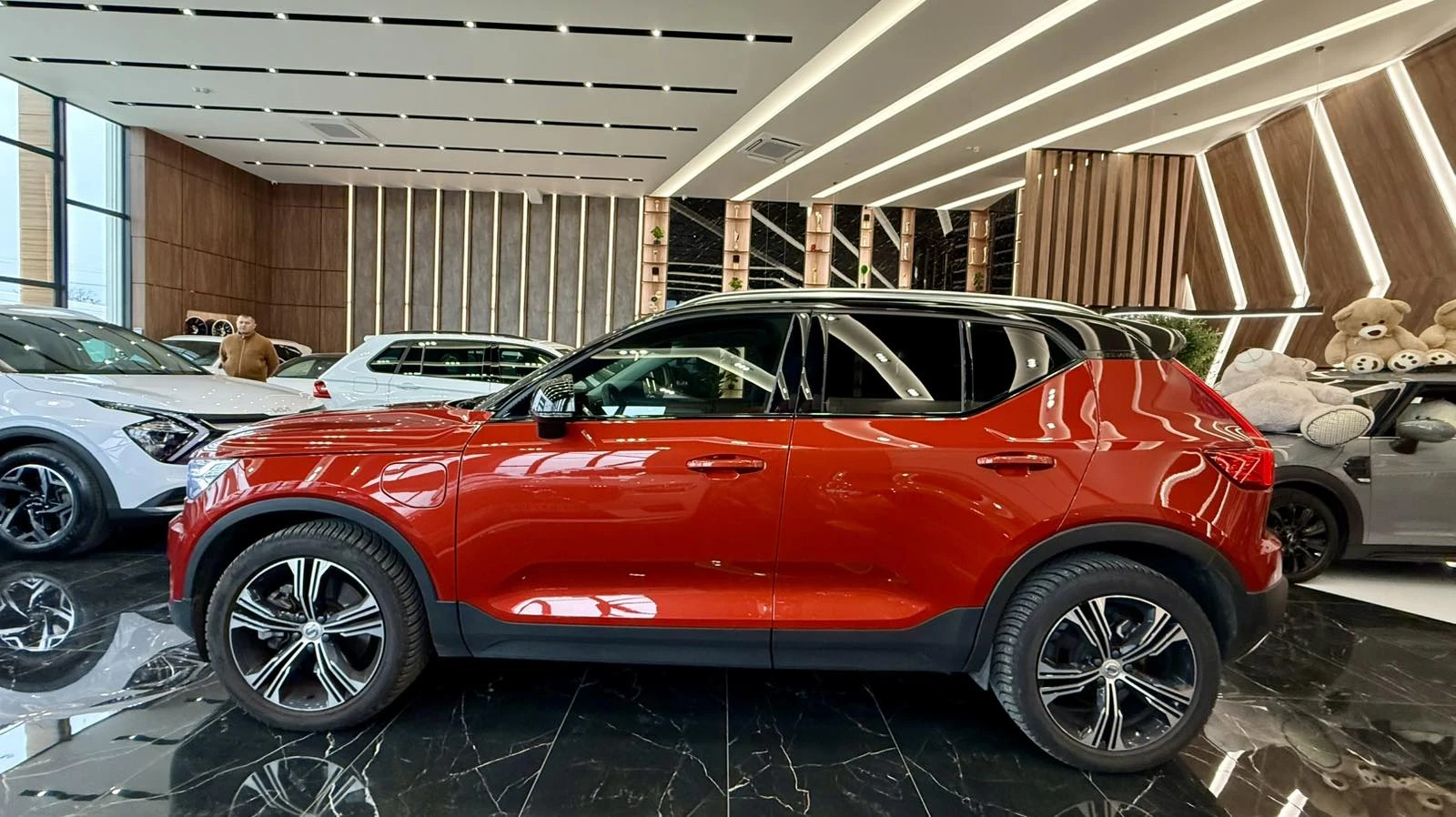 Volvo XC40 plug in hybrid - изображение 3