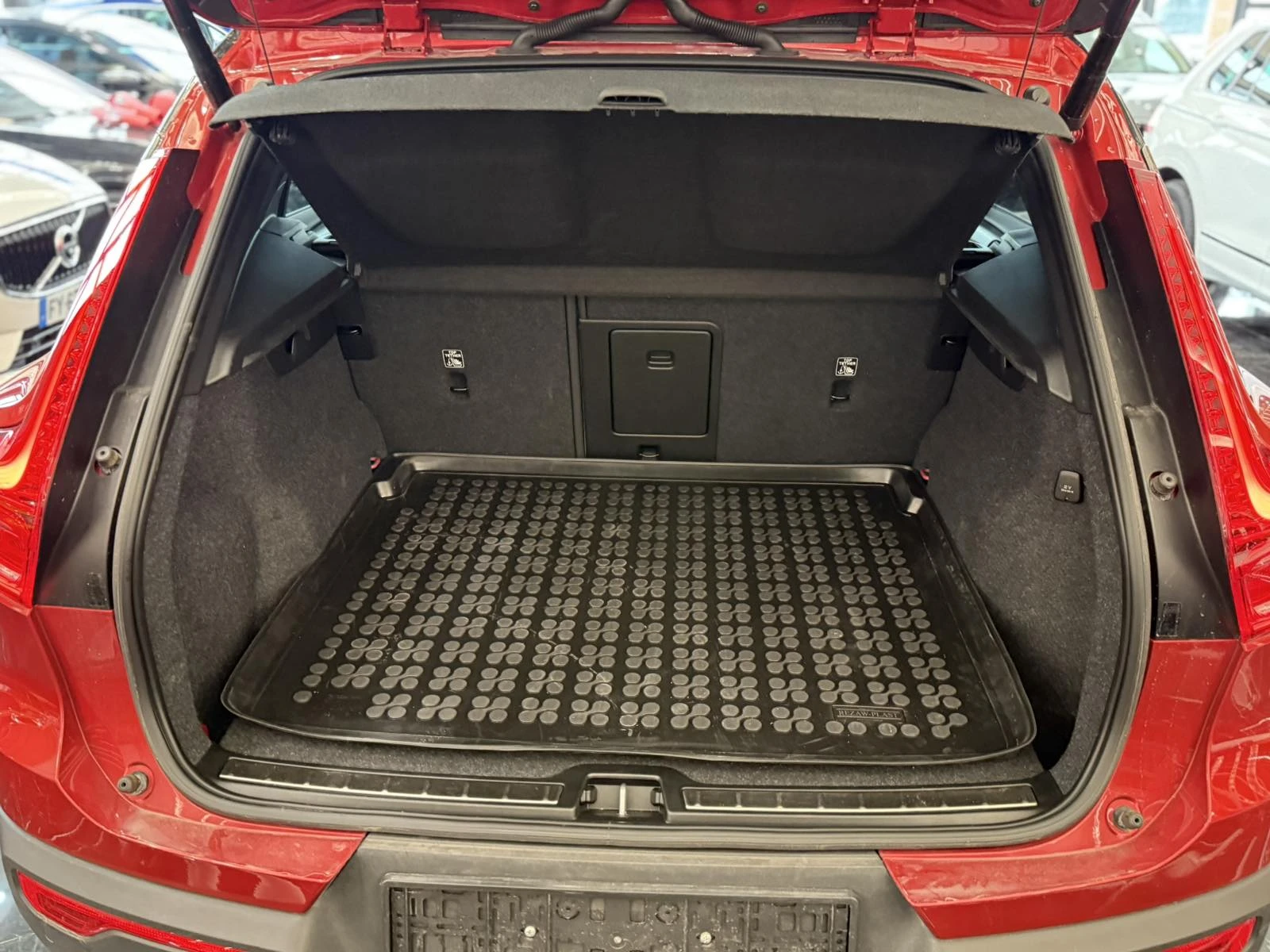 Volvo XC40 plug in hybrid - изображение 8