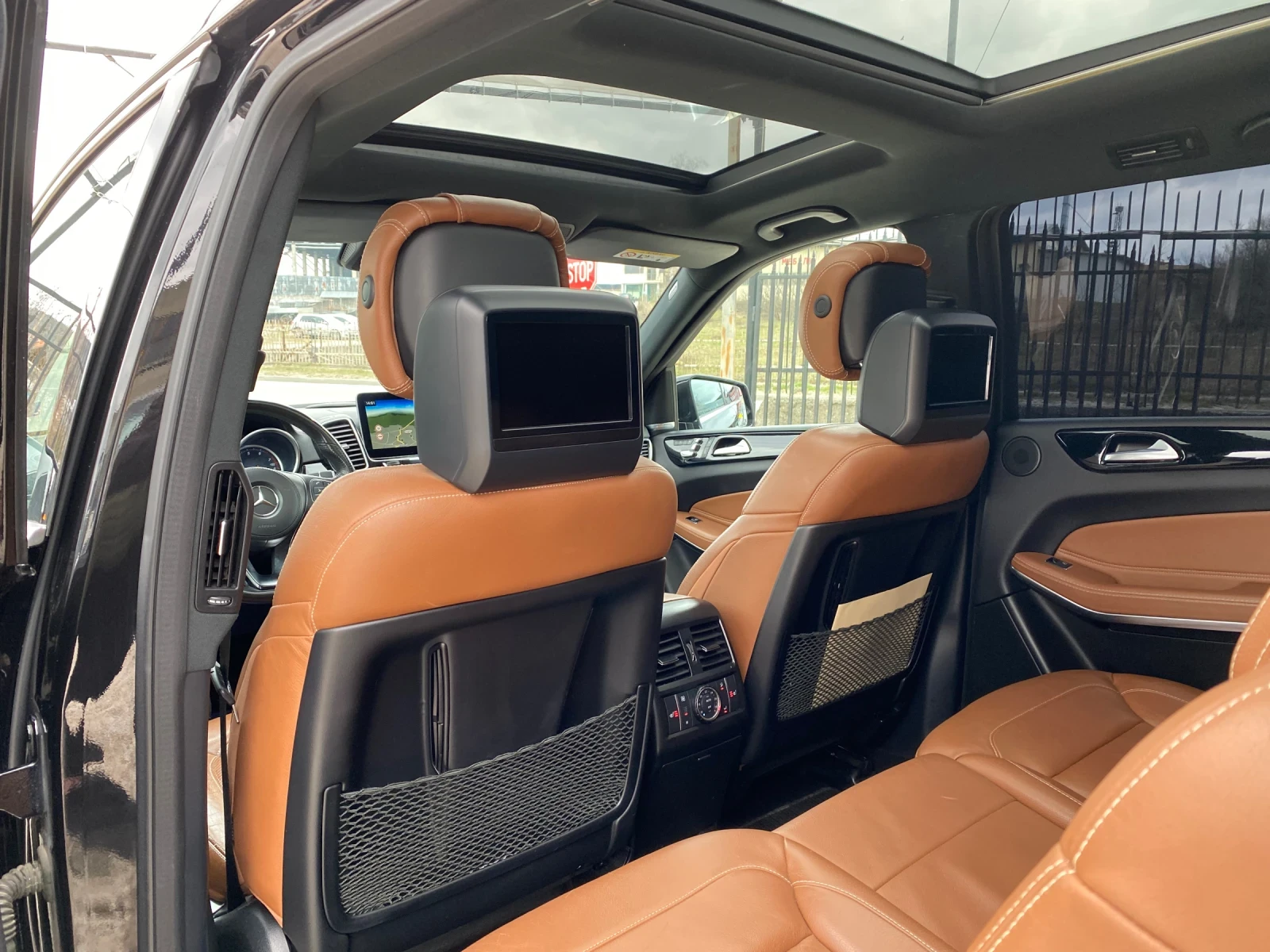 Mercedes-Benz GLS 500  ! AMG/7MESTA/TVx3/DISTR/360CAM/ОБДУХ/PANO/, снимка 13 - Автомобили и джипове - 53583493