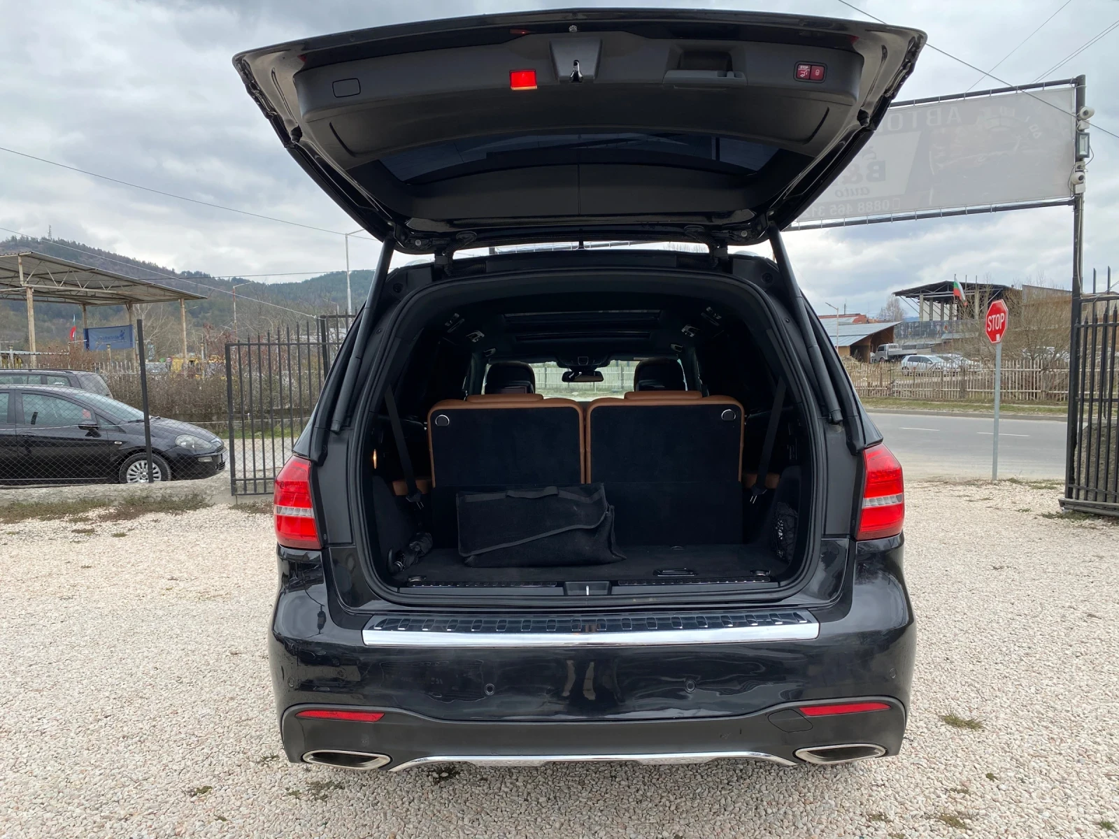 Mercedes-Benz GLS 500  ! AMG/7MESTA/TVx3/DISTR/360CAM/ОБДУХ/PANO/, снимка 17 - Автомобили и джипове - 53583493