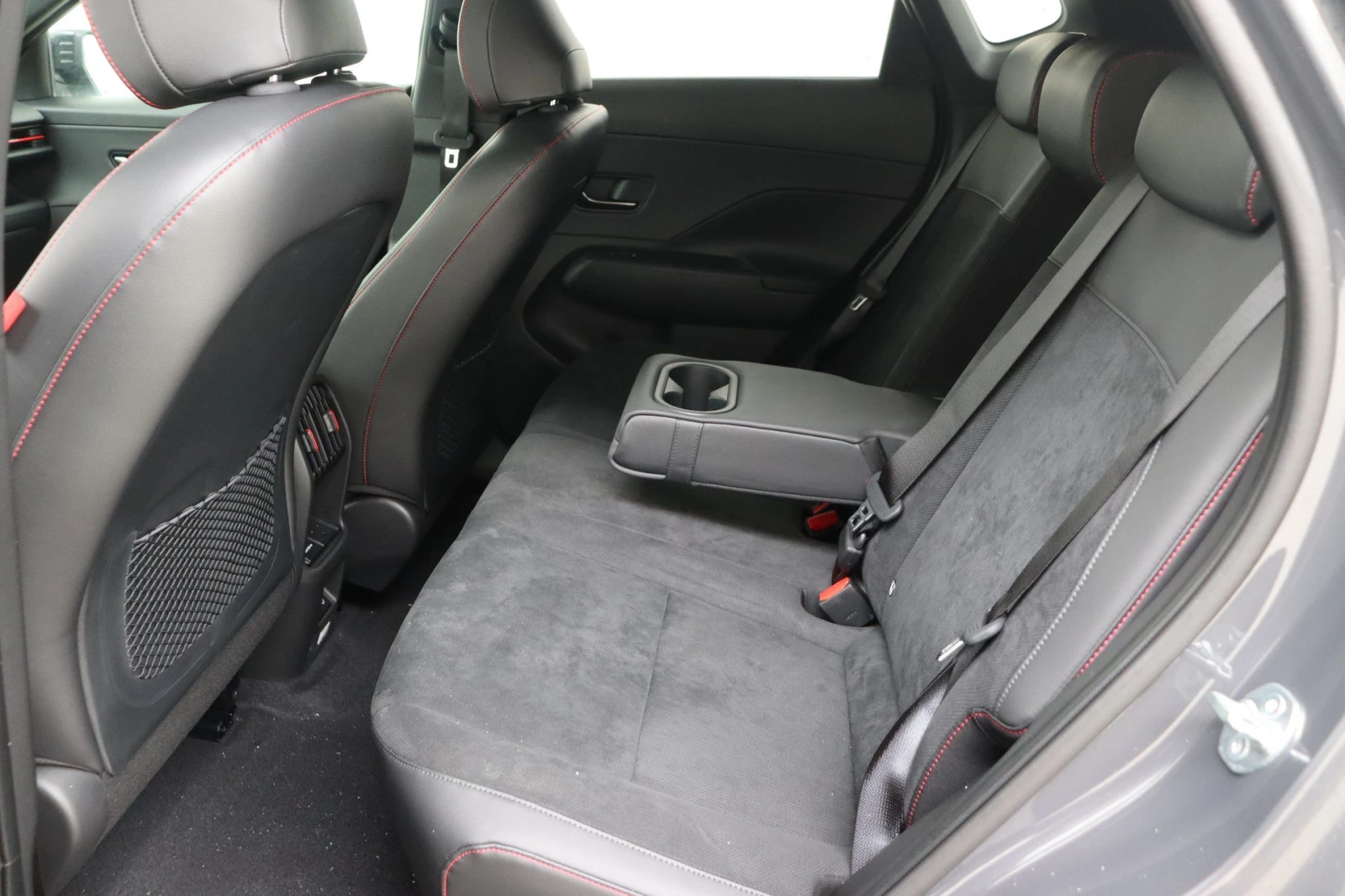 Hyundai Kona 65 kWh N Line, снимка 8 - Автомобили и джипове - 54515827