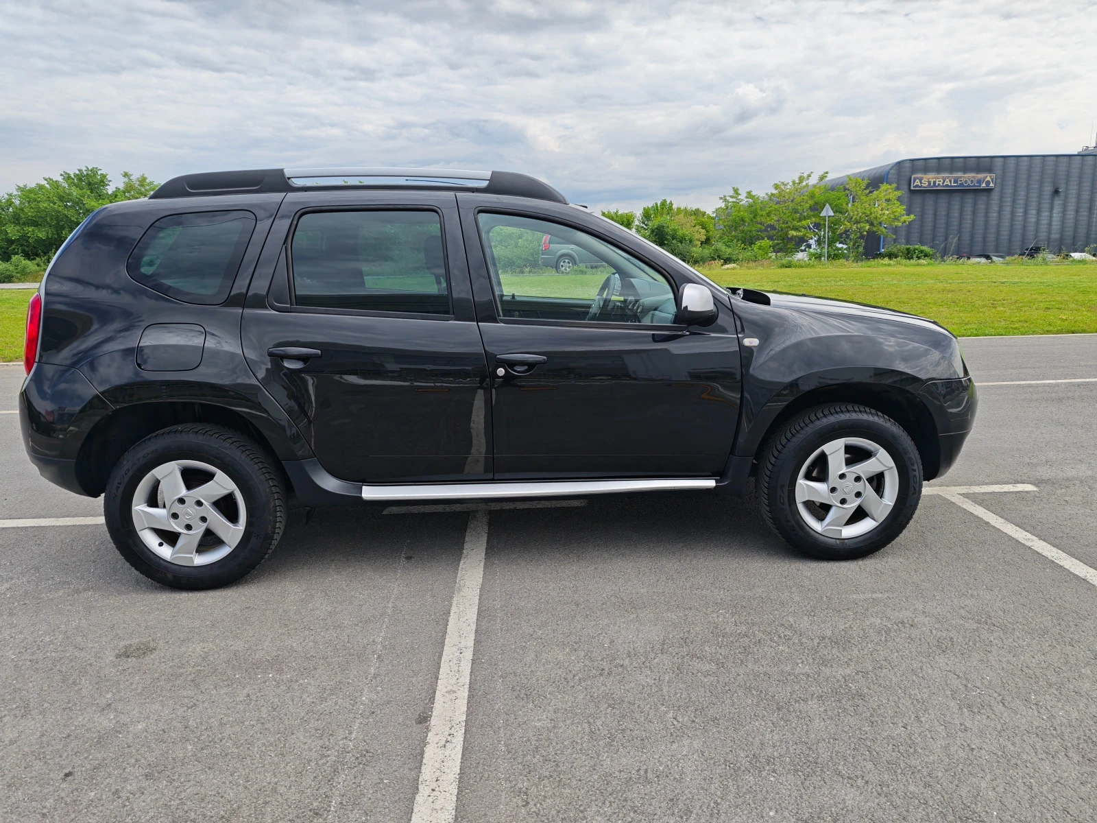 Dacia Duster 1.6 BENZIN 105 KN, снимка 6 - Автомобили и джипове - 54607576