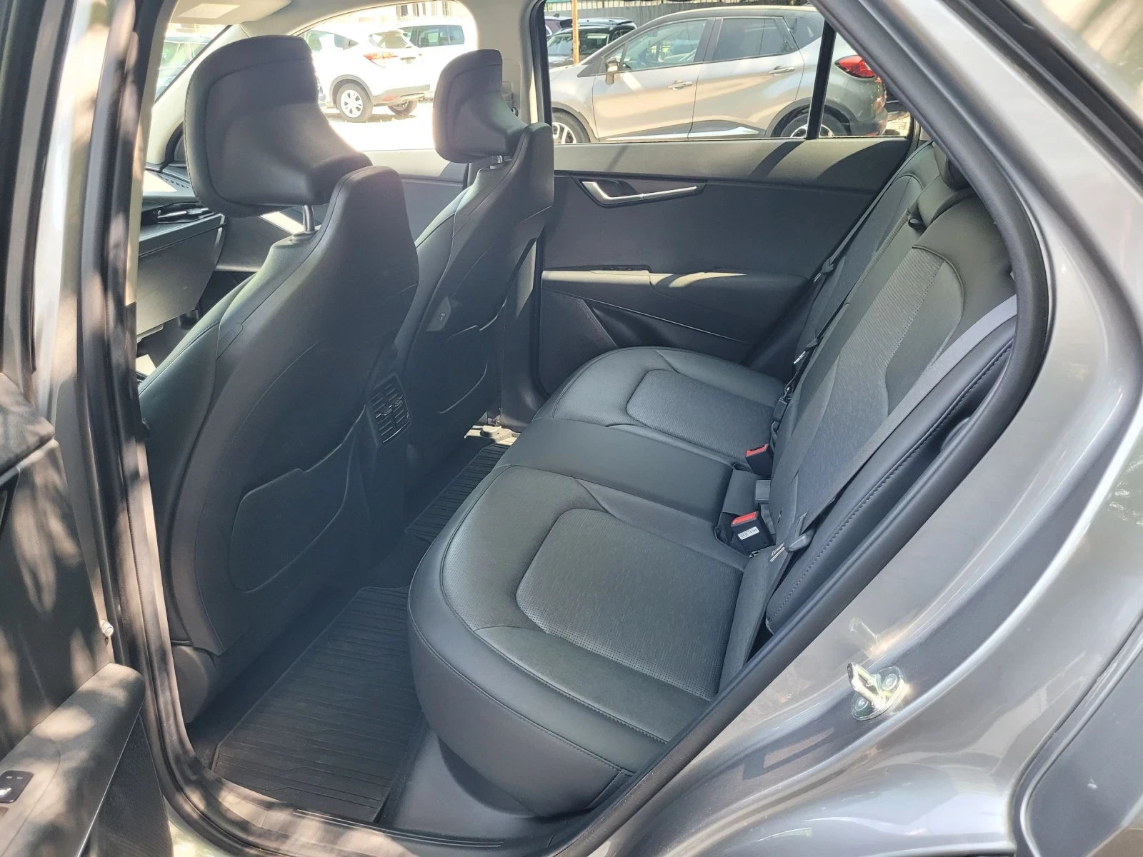 Kia Niro 65 KWh, снимка 6 - Автомобили и джипове - 55394076