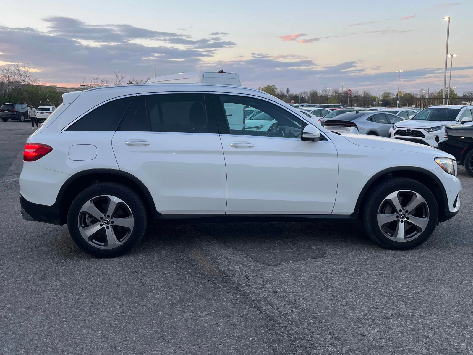Mercedes-Benz GLC 300 * АВТОКРЕДИТ * ГЛАВНО ПРЕДСТАВИТЕЛСТВО, снимка 7 - Автомобили и джипове - 55970258