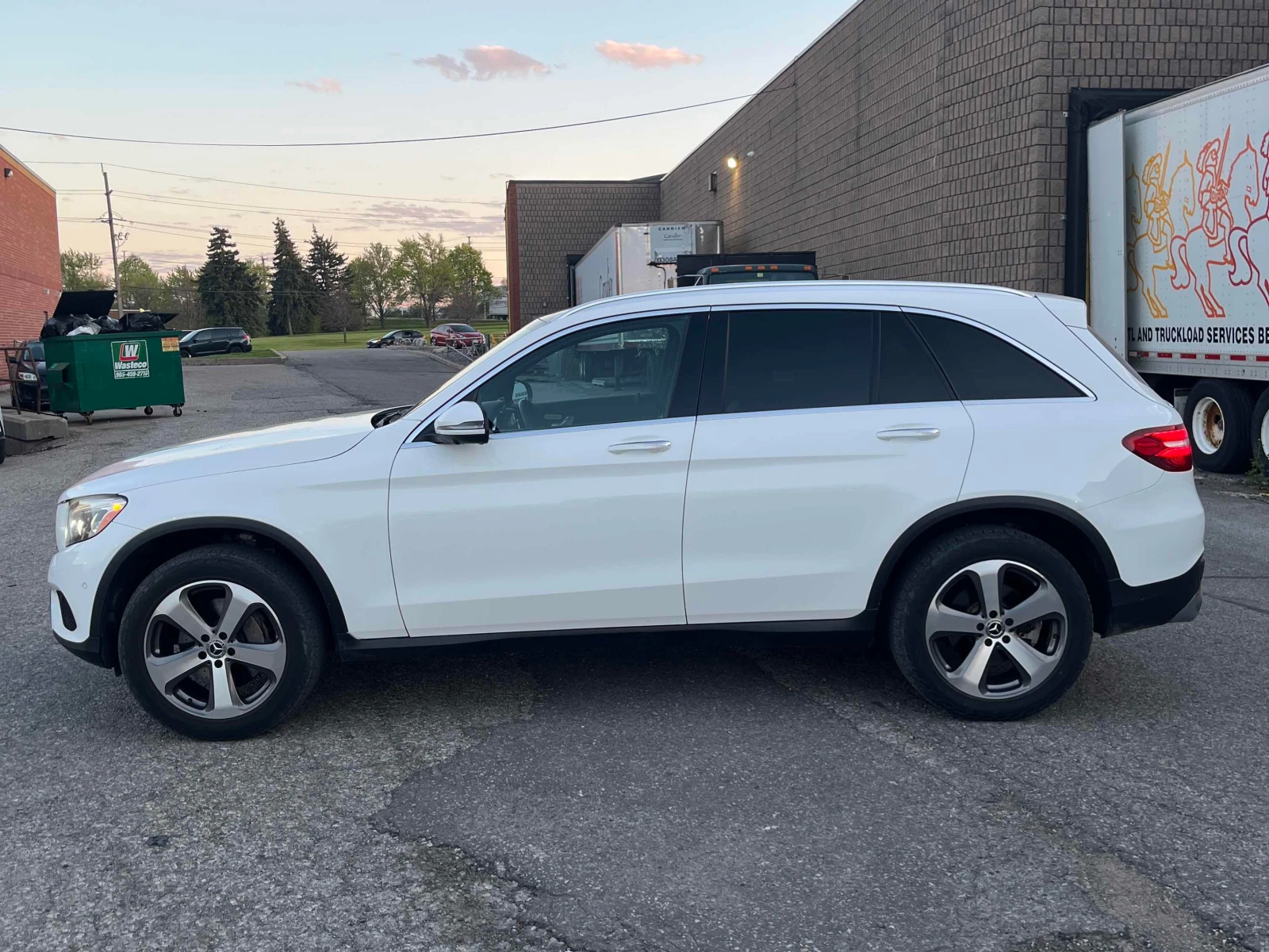 Mercedes-Benz GLC 300 * АВТОКРЕДИТ * ГЛАВНО ПРЕДСТАВИТЕЛСТВО, снимка 5 - Автомобили и джипове - 55970258