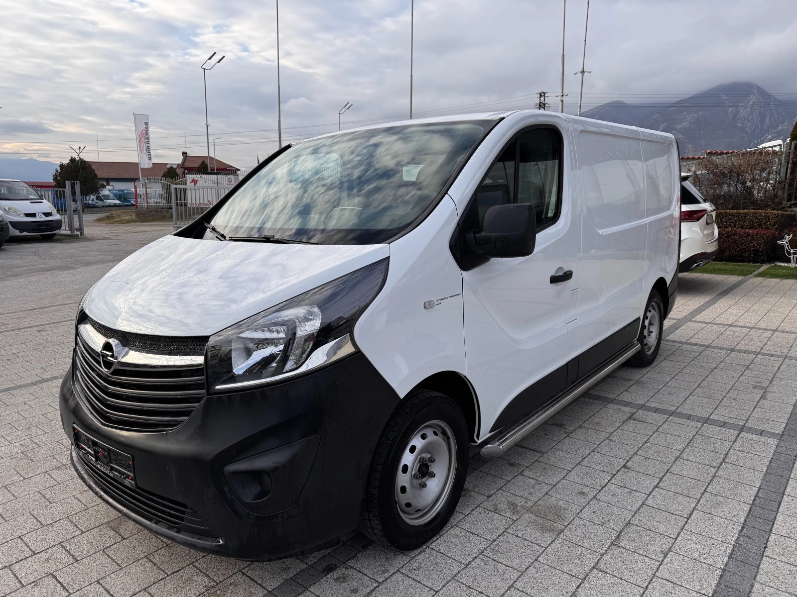 Opel Vivaro 1.6Bi-Turbo Клима  - изображение 4