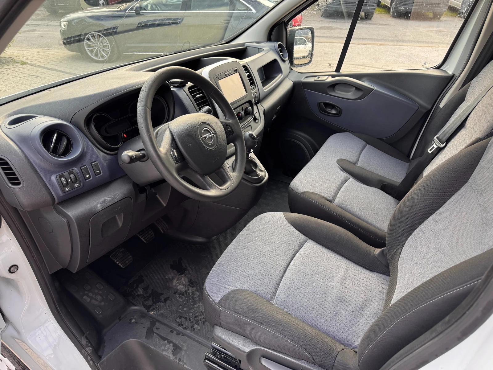 Opel Vivaro 1.6Bi-Turbo Клима  - изображение 10