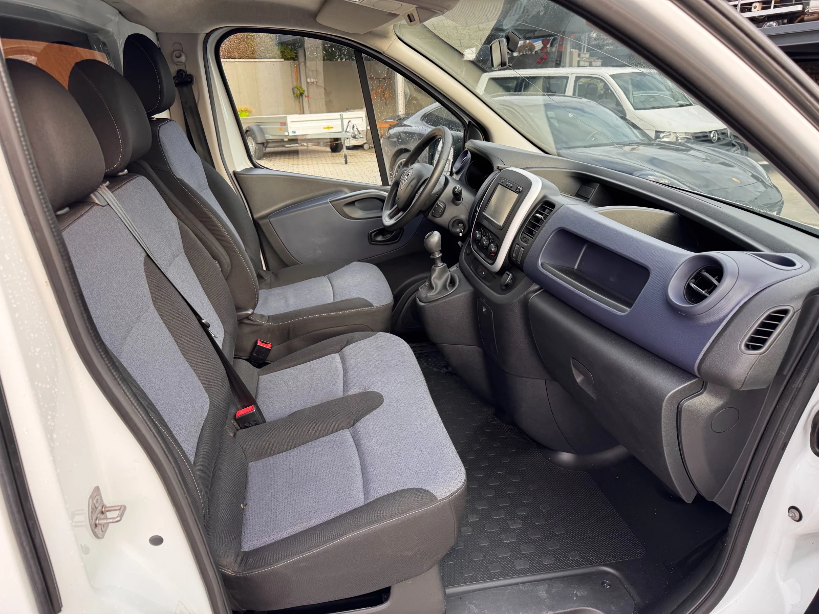 Opel Vivaro 1.6Bi-Turbo Клима  - изображение 8
