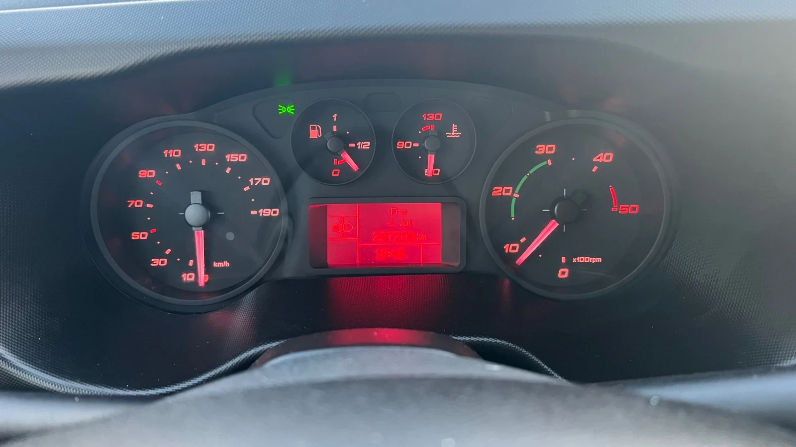 Iveco 35c15 7 места клима двойна гума 3.10х2.05  - изображение 8