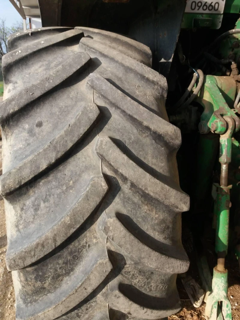 Трактор John Deere 7600, снимка 3 - Селскостопанска техника - 52006341