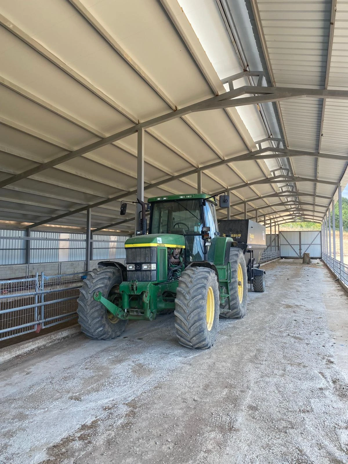 Трактор John Deere 7600 - изображение 5