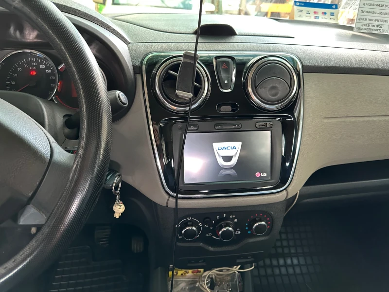 Dacia Lodgy 1.6, снимка 12 - Автомобили и джипове - 47392299