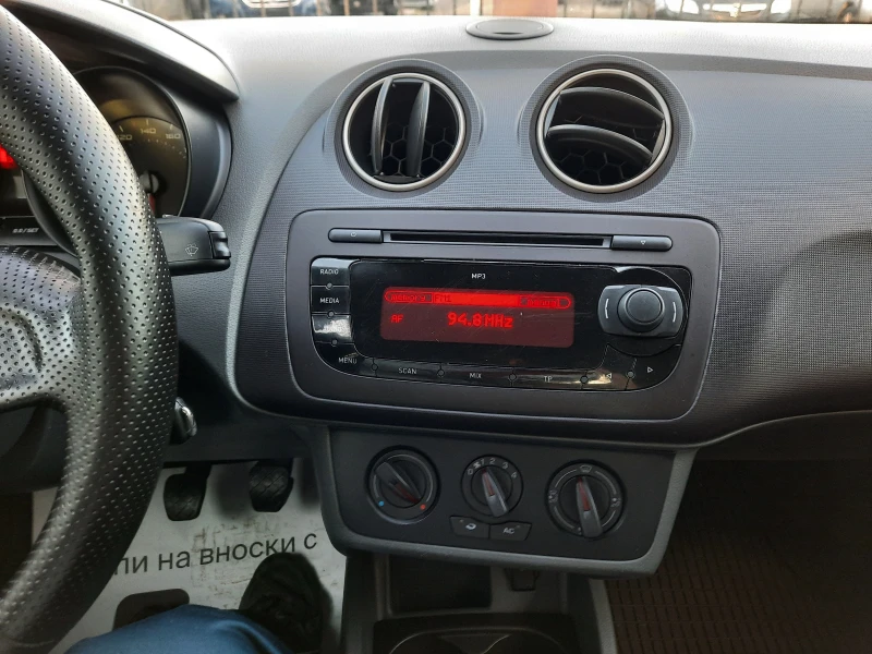 Seat Ibiza 1.2i, снимка 10 - Автомобили и джипове - 47623149