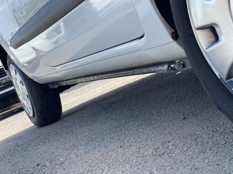 Renault Clio 1.2i , снимка 8 - Автомобили и джипове - 50030042