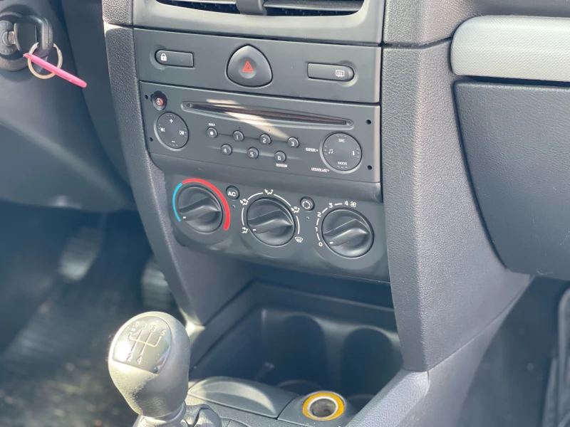 Renault Clio 1.2i , снимка 13 - Автомобили и джипове - 50030042
