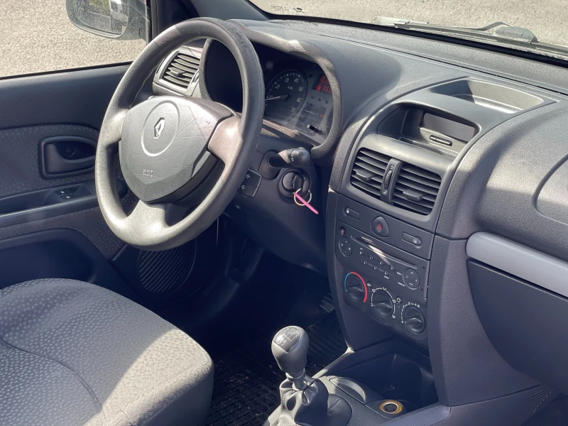 Renault Clio 1.2i , снимка 12 - Автомобили и джипове - 50030042