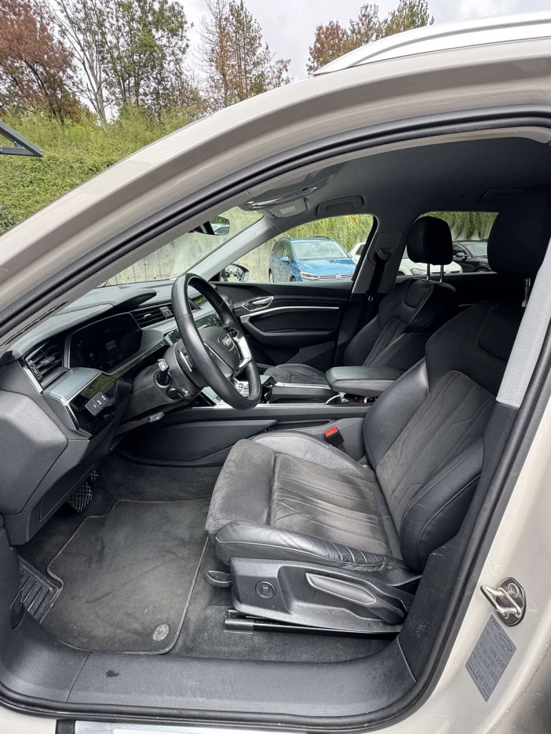 Audi E-Tron, снимка 10 - Автомобили и джипове - 52054793