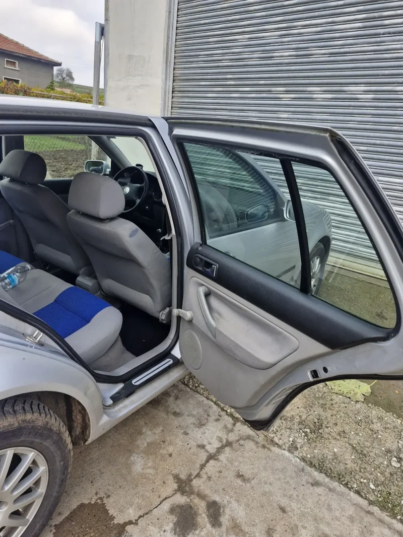 VW Golf, снимка 11 - Автомобили и джипове - 52353362