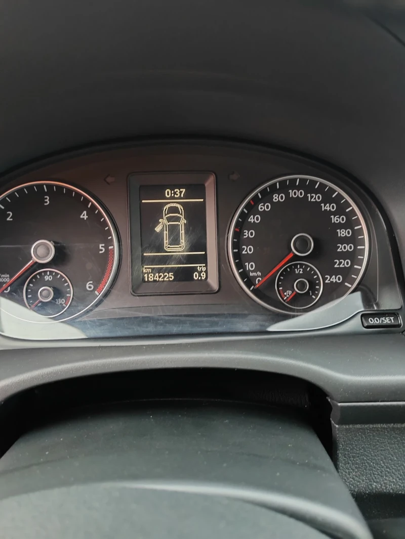 VW Caddy 1.6, 102к.с., снимка 13 - Автомобили и джипове - 52462923