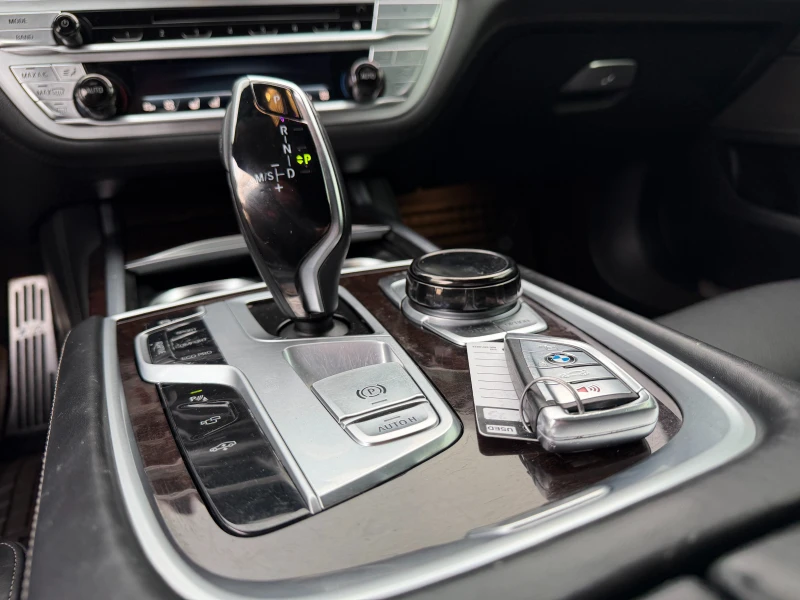 BMW 750 M-PACK HEAD-UP SOFT CLOSE, снимка 11 - Автомобили и джипове - 52470990