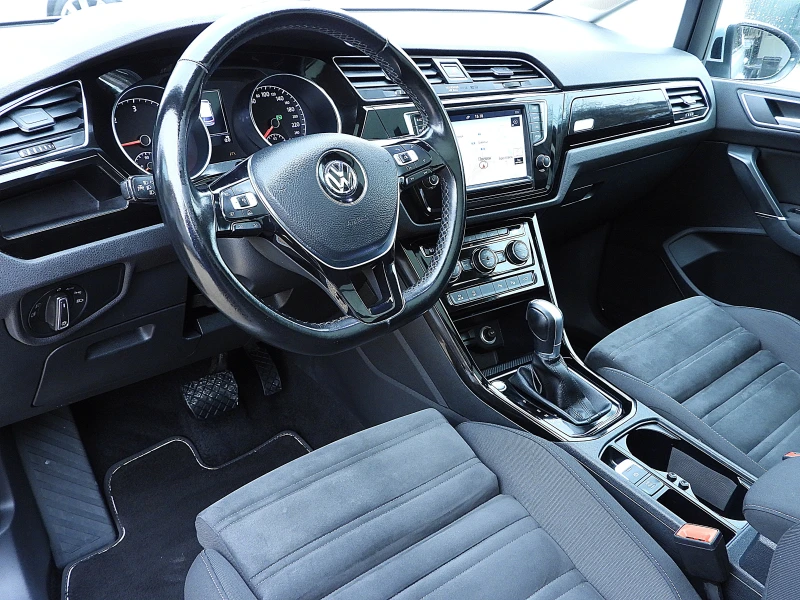 VW Touran 2.0ШВЕЙЦАРИЯ-190к.ДИСТРОНИК/НАВИ/LANE ASSIST/BLISS, снимка 9 - Автомобили и джипове - 53237309