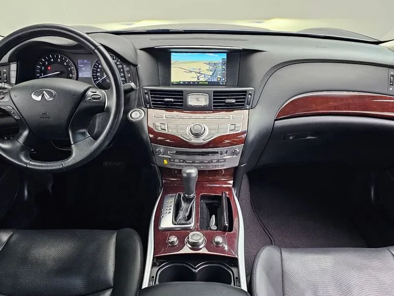 Infiniti Q70 Style 3.7 Бензин, снимка 3 - Автомобили и джипове - 55455838