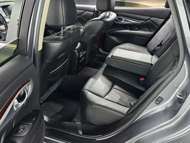 Infiniti Q70 Style 3.7 Бензин, снимка 10 - Автомобили и джипове - 55455838