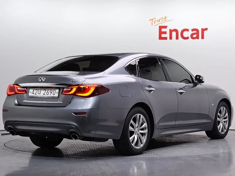 Infiniti Q70 Style 3.7 Бензин, снимка 2 - Автомобили и джипове - 55455838