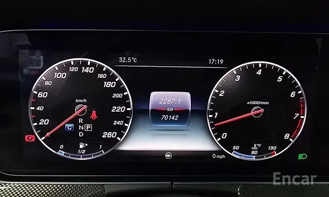 Mercedes-Benz E 400 COUPE * AMG * HEAD UP * ПАНОРАМА * ОБДУХВАНЕ * , снимка 7 - Автомобили и джипове - 56180025