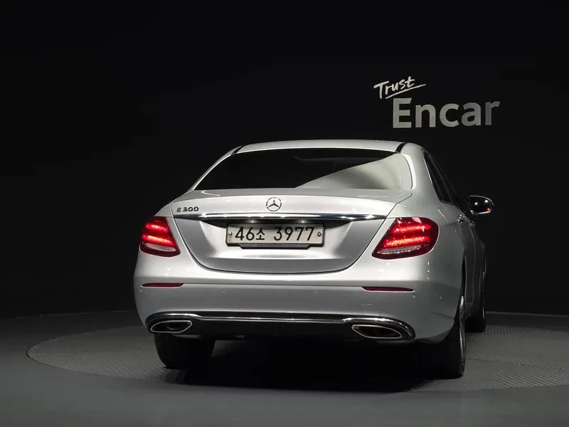 Mercedes-Benz E 300 САМО 30% АВАНС, снимка 3 - Автомобили и джипове - 56266476