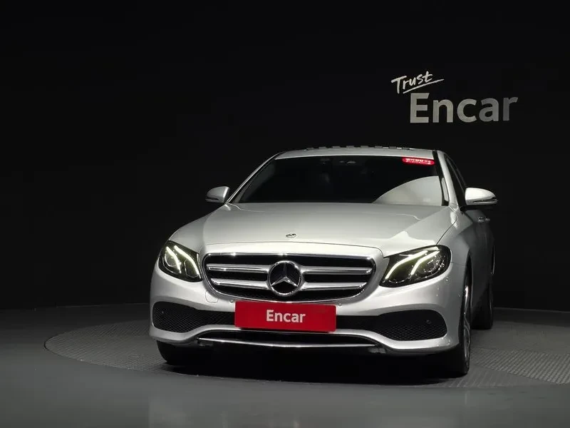 Mercedes-Benz E 300 САМО 30% АВАНС, снимка 2 - Автомобили и джипове - 56266476