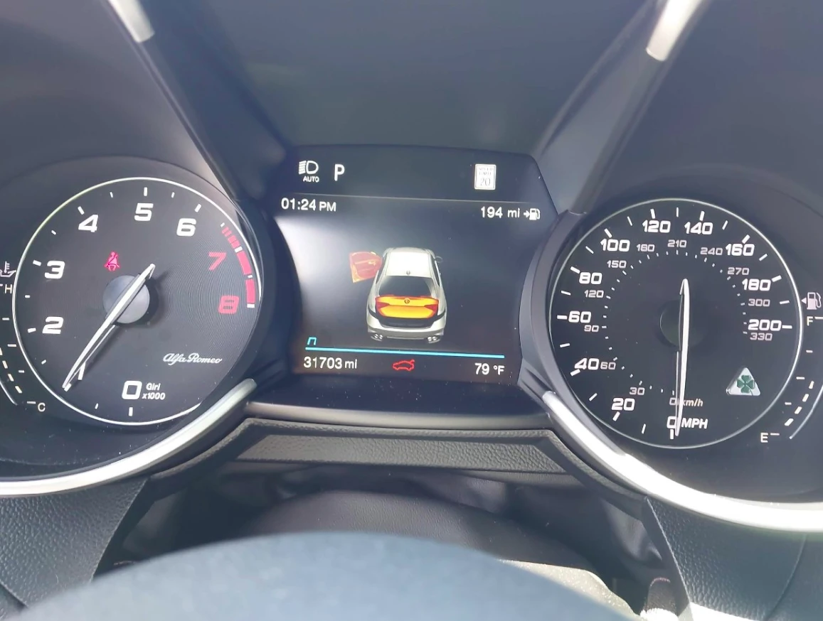 Alfa Romeo Giulia QUADRIFOGLIO RWD - изображение 10