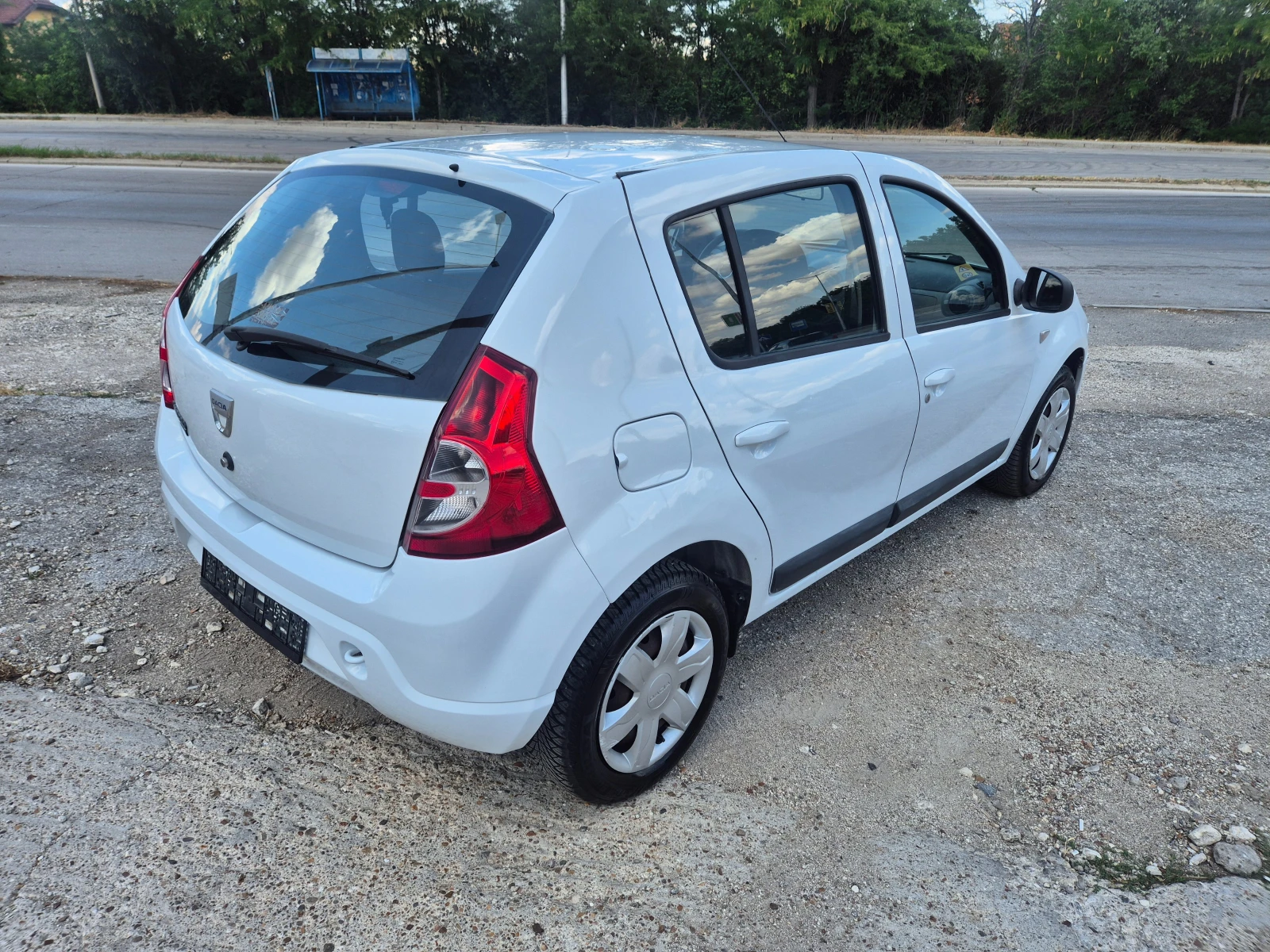 Dacia Sandero 1.4i 75k.s.GAS - изображение 7