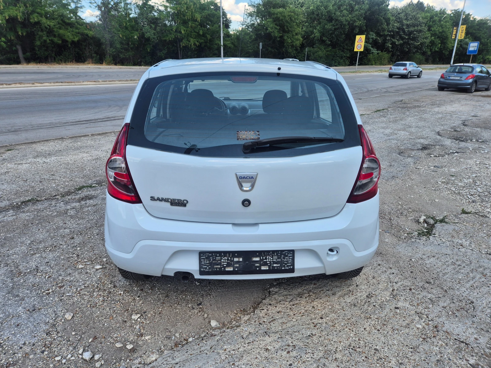 Dacia Sandero 1.4i 75k.s.GAS - изображение 6