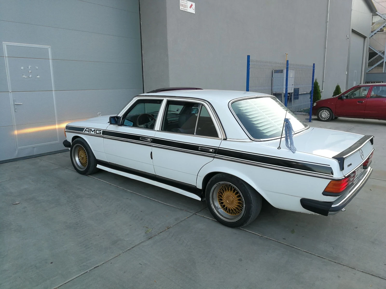 Mercedes-Benz 123  - изображение 4